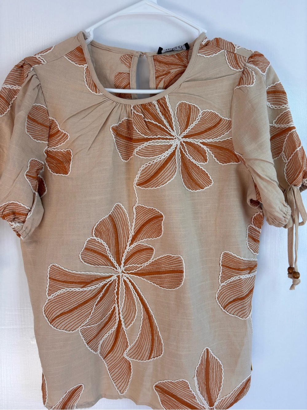Badgley Mischka Beige Floral Embroidered Short Sleeve Blouse